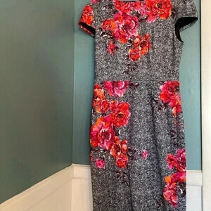 Betsy Johnson size 6 - pencil dress with cap sleeves - black and white